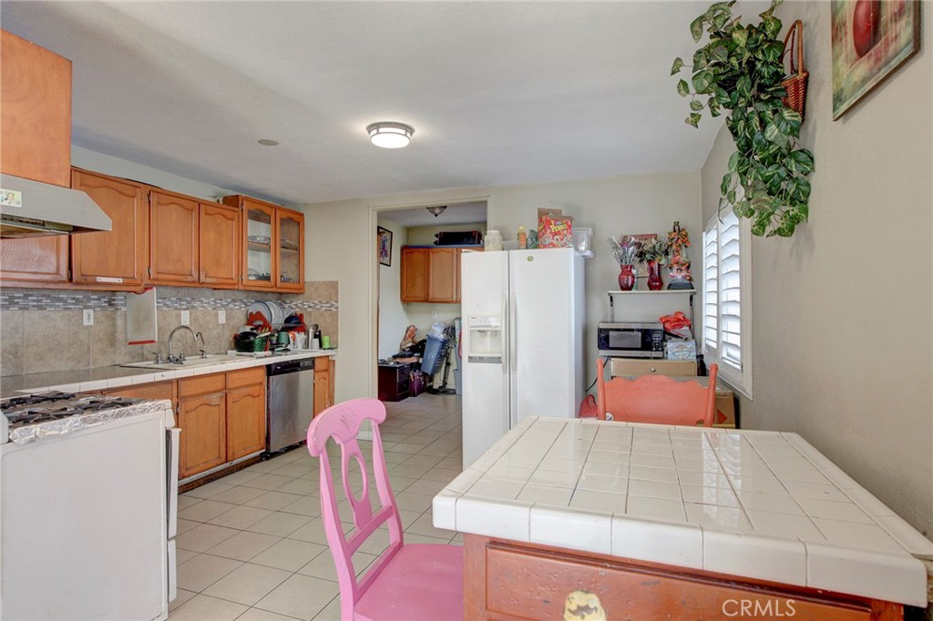 Los Angeles, California, 90003, United States, 3 Bedrooms Bedrooms, ,2 BathroomsBathrooms,Residential,For Sale,2008839