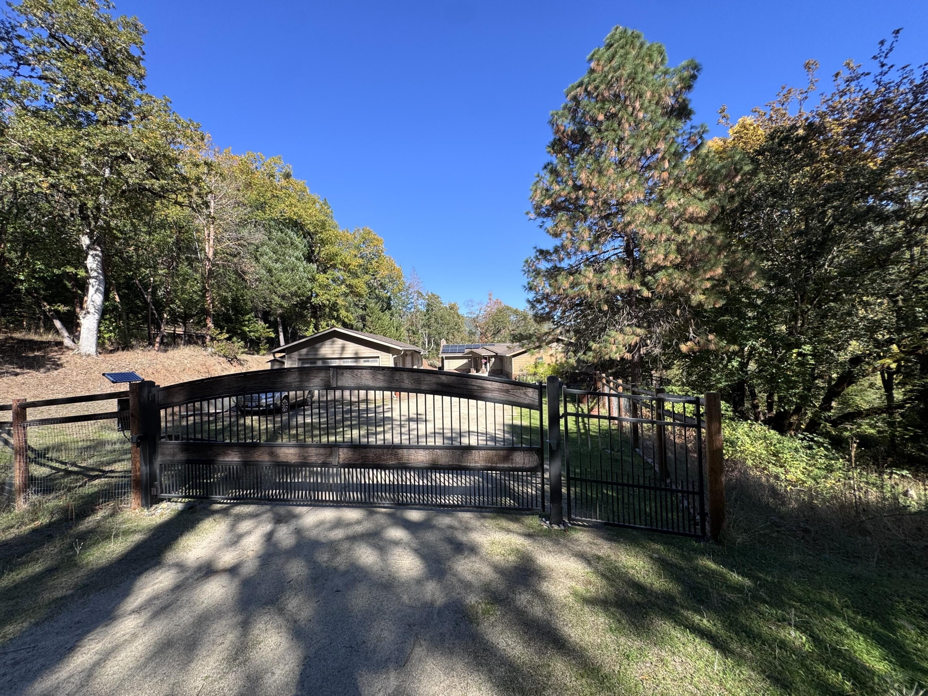 Rogue River, Oregon, 97537, United States, 3 Bedrooms Bedrooms, ,4 BathroomsBathrooms,Residential,For Sale,1982617