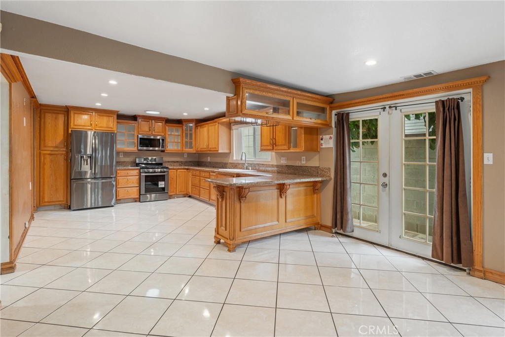 Los Angeles, California, 90033, United States, 4 Bedrooms Bedrooms, ,3 BathroomsBathrooms,Residential,For Sale,1834728
