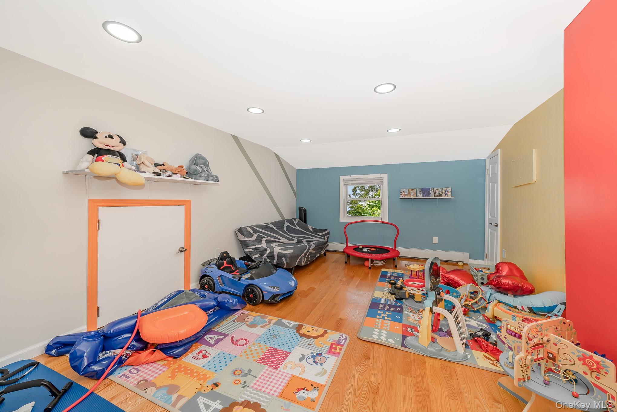 Freeport, New York, 11520, United States, 5 Bedrooms Bedrooms, ,3 BathroomsBathrooms,Residential,For Sale,1977897