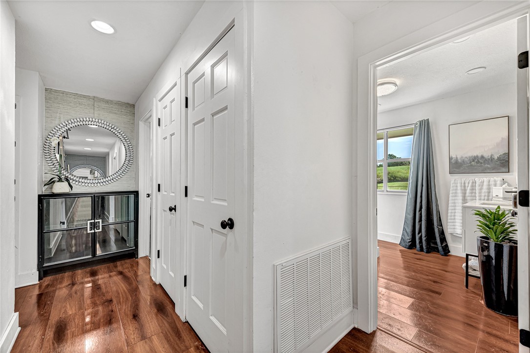 Bentonville, Arkansas, 72713, United States, 4 Bedrooms Bedrooms, ,2 BathroomsBathrooms,Residential,For Sale,1947992