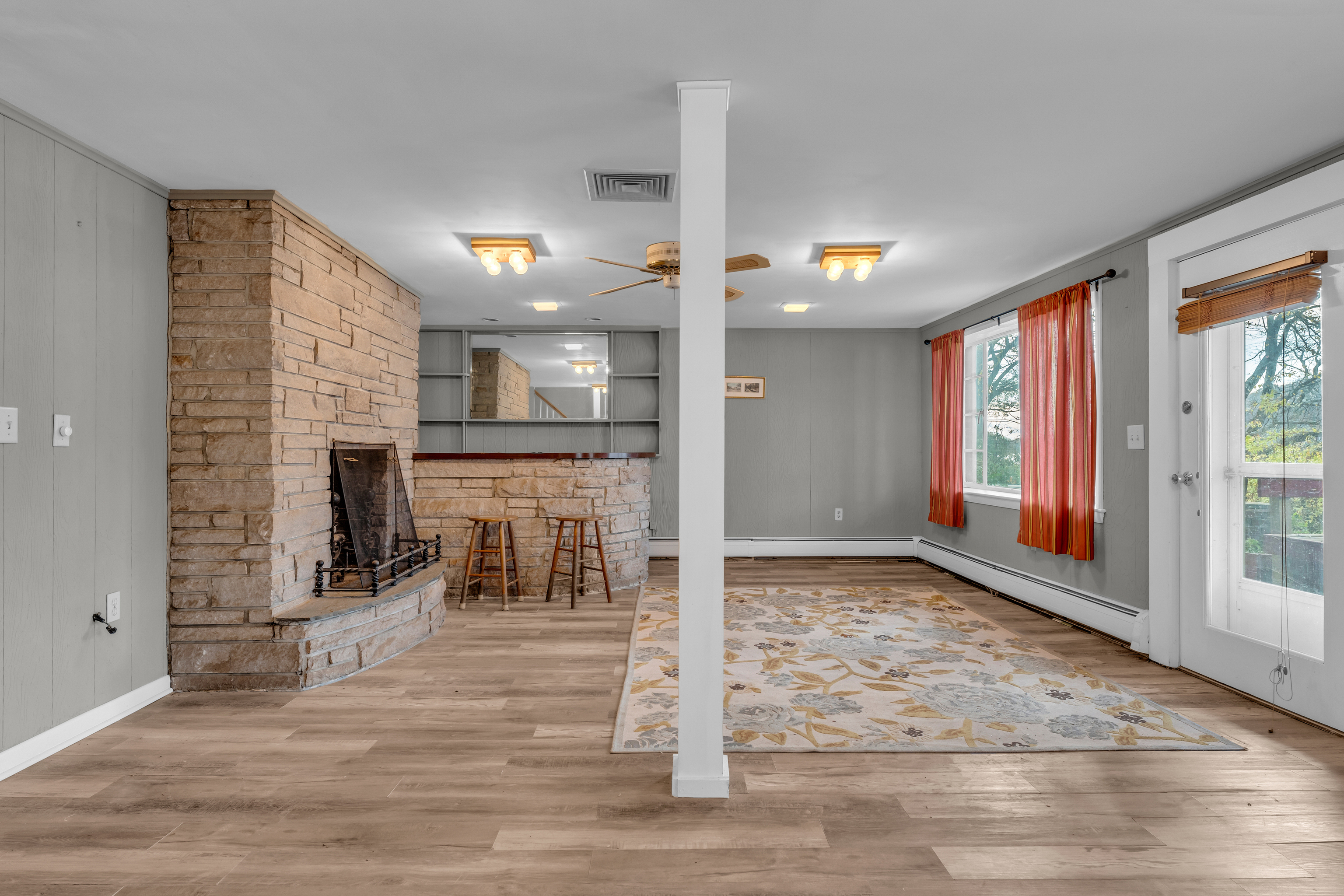 Guilford, Connecticut, 06437, United States, 3 Bedrooms Bedrooms, ,2 BathroomsBathrooms,Residential,For Sale,1994597