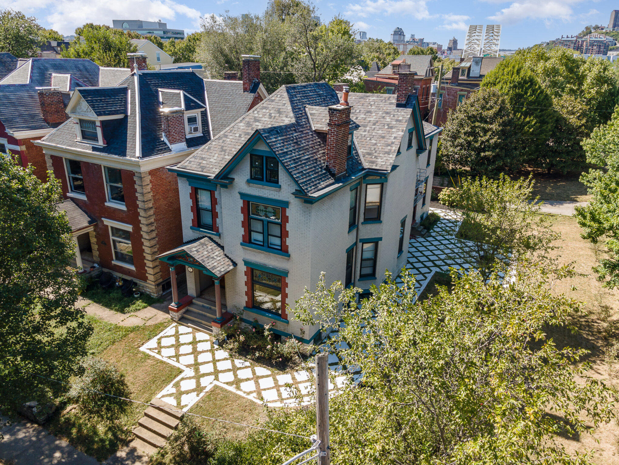 Newport, Kentucky, 41071, United States, 4 Bedrooms Bedrooms, ,4 BathroomsBathrooms,Residential,For Sale,1915092