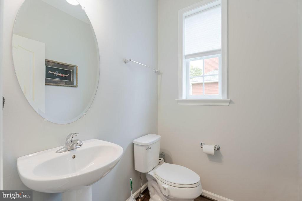 Charles Town, West Virginia, 25414, United States, 4 Bedrooms Bedrooms, ,5 BathroomsBathrooms,Residential,For Sale,1965453