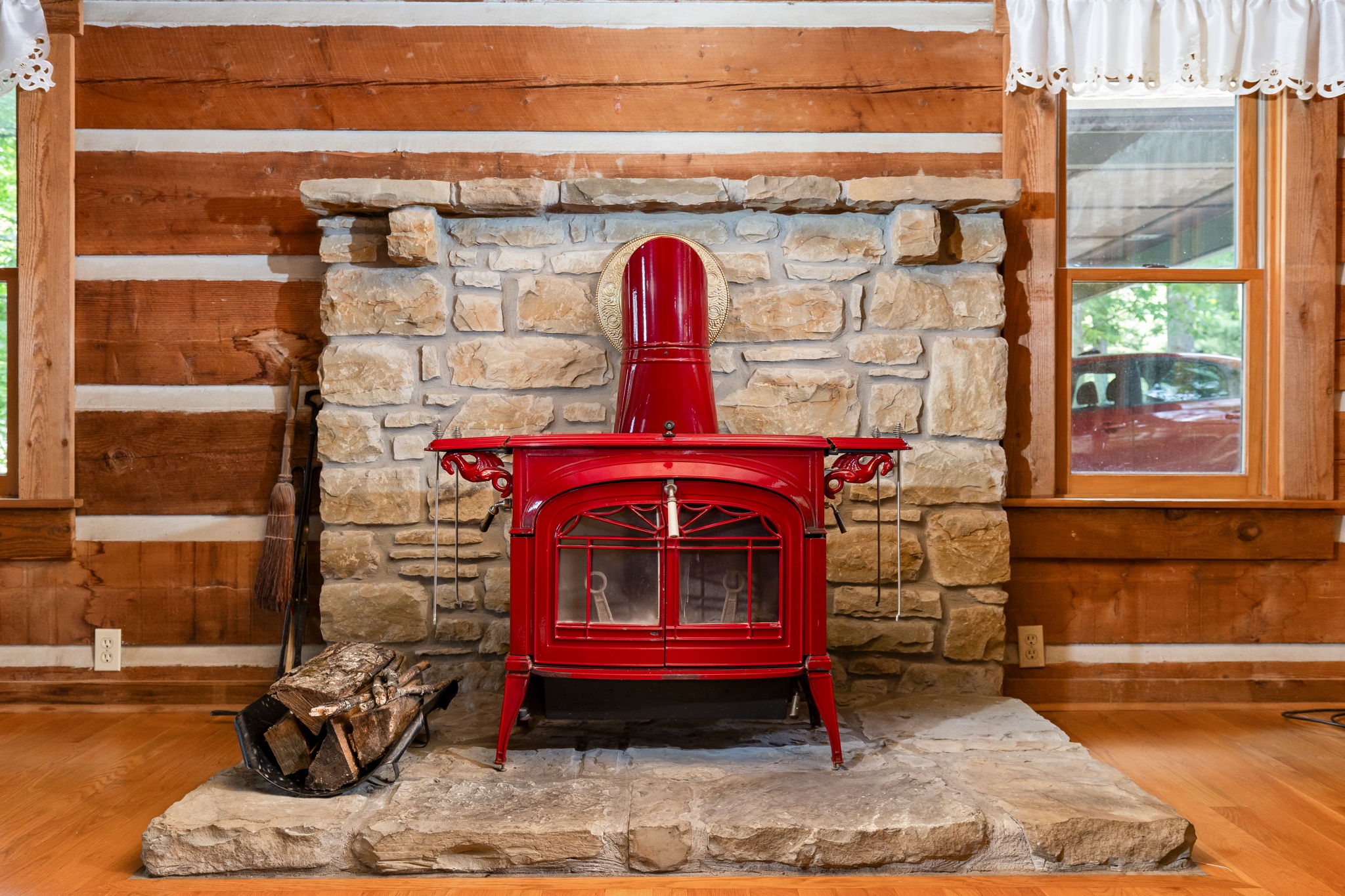  Authentic Log Home with Breathtaking Views of Brown County