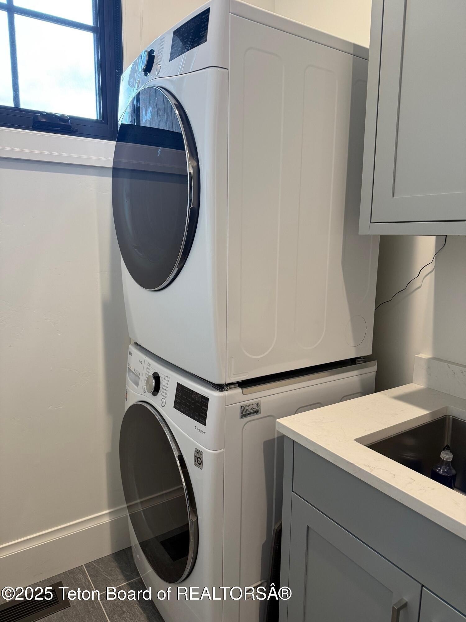 Victor, Idaho, 83455, United States, 4 Bedrooms Bedrooms, ,5 BathroomsBathrooms,Residential,For Sale,1977330