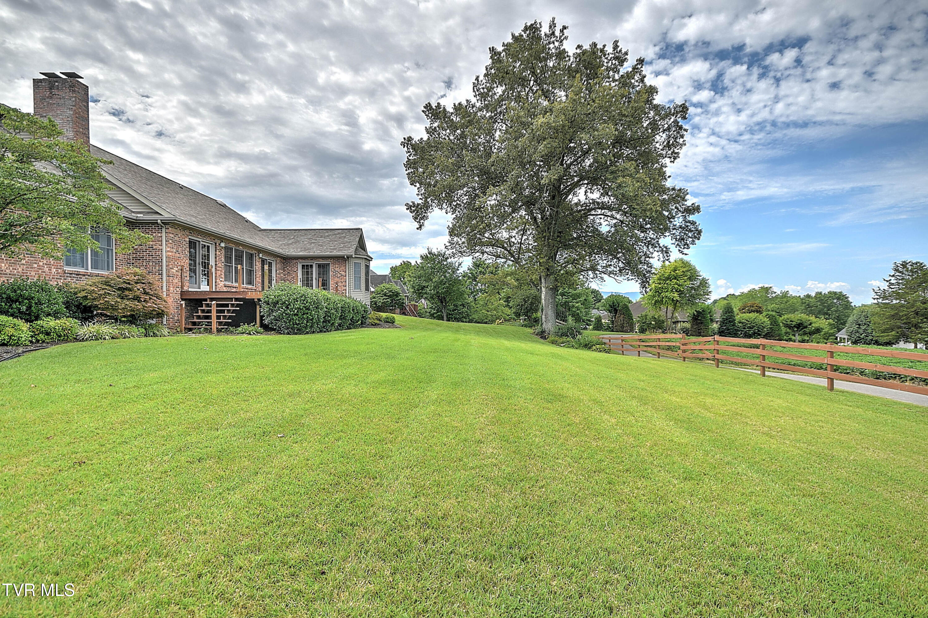Greeneville, Tennessee, 37745, United States, 4 Bedrooms Bedrooms, ,4 BathroomsBathrooms,Residential,For Sale,1899304