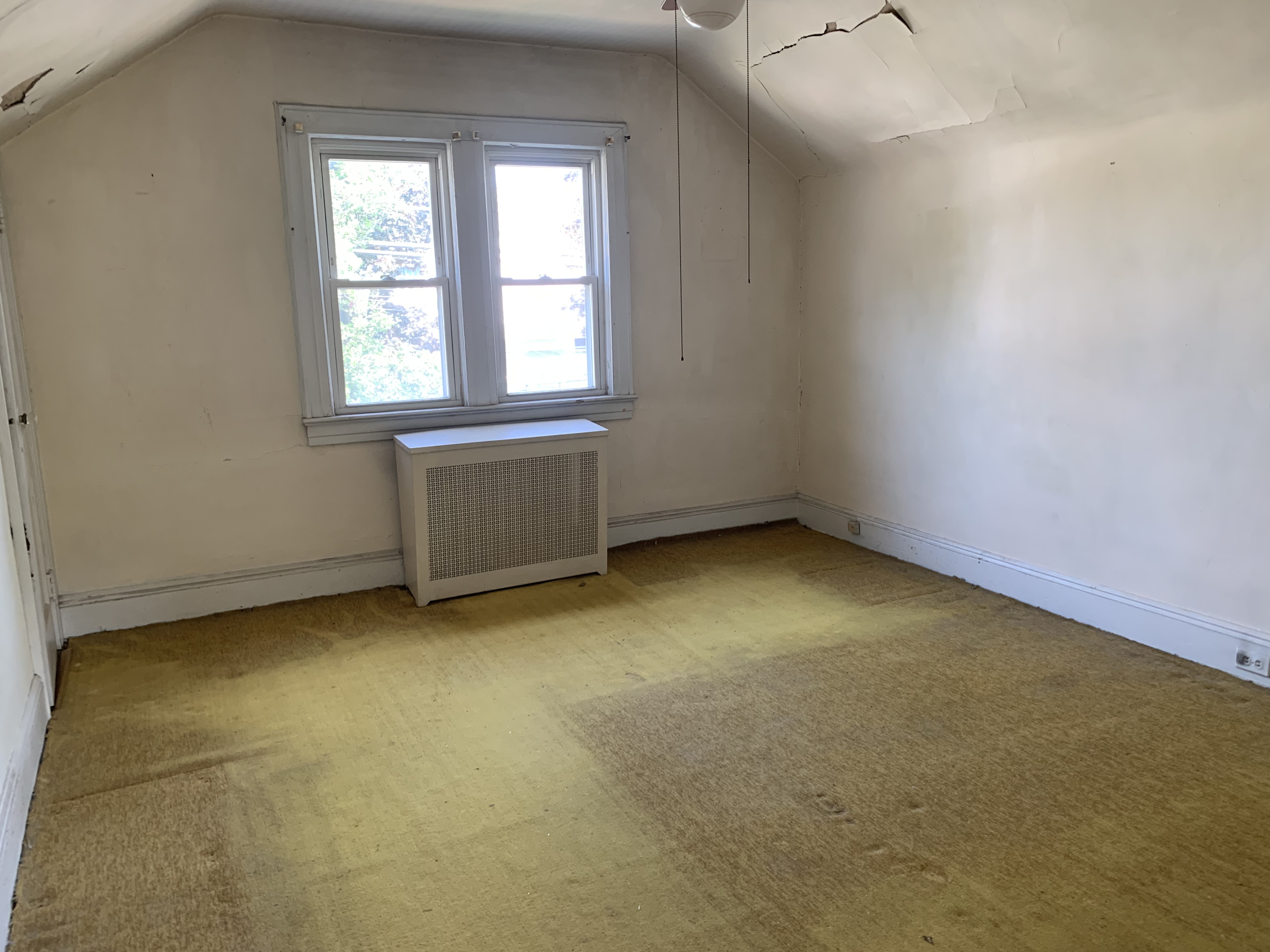 Elmont, New York, 11003, United States, 3 Bedrooms Bedrooms, ,1 BathroomBathrooms,Residential,For Sale,1976204