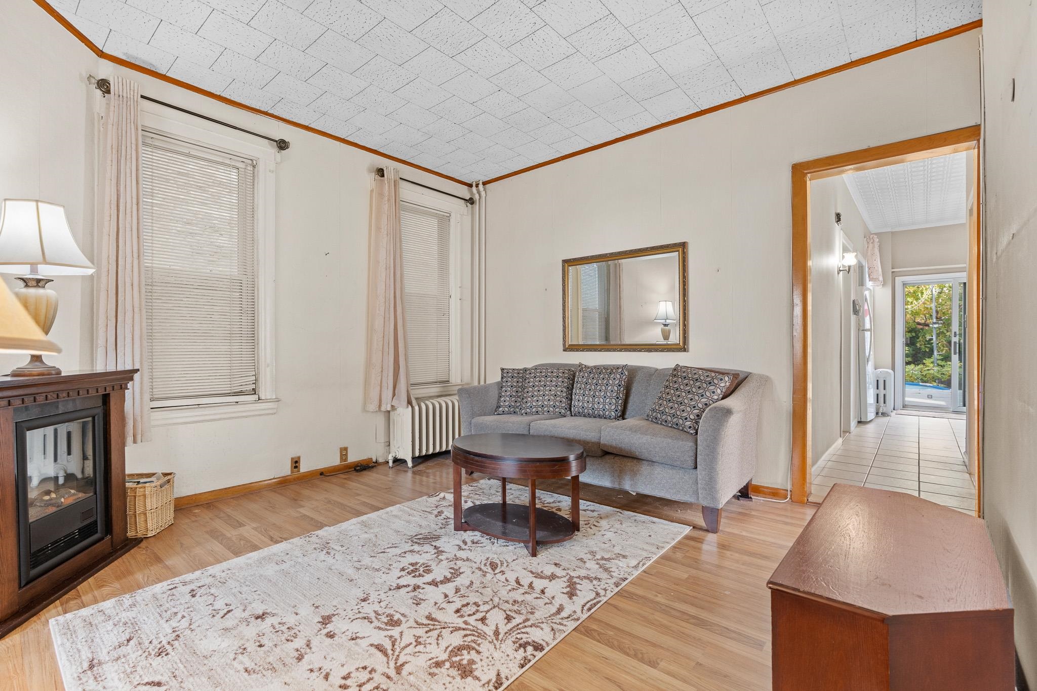 Secaucus, New Jersey, 08094, United States, 3 Bedrooms Bedrooms, ,3 BathroomsBathrooms,Residential,For Sale,1991974