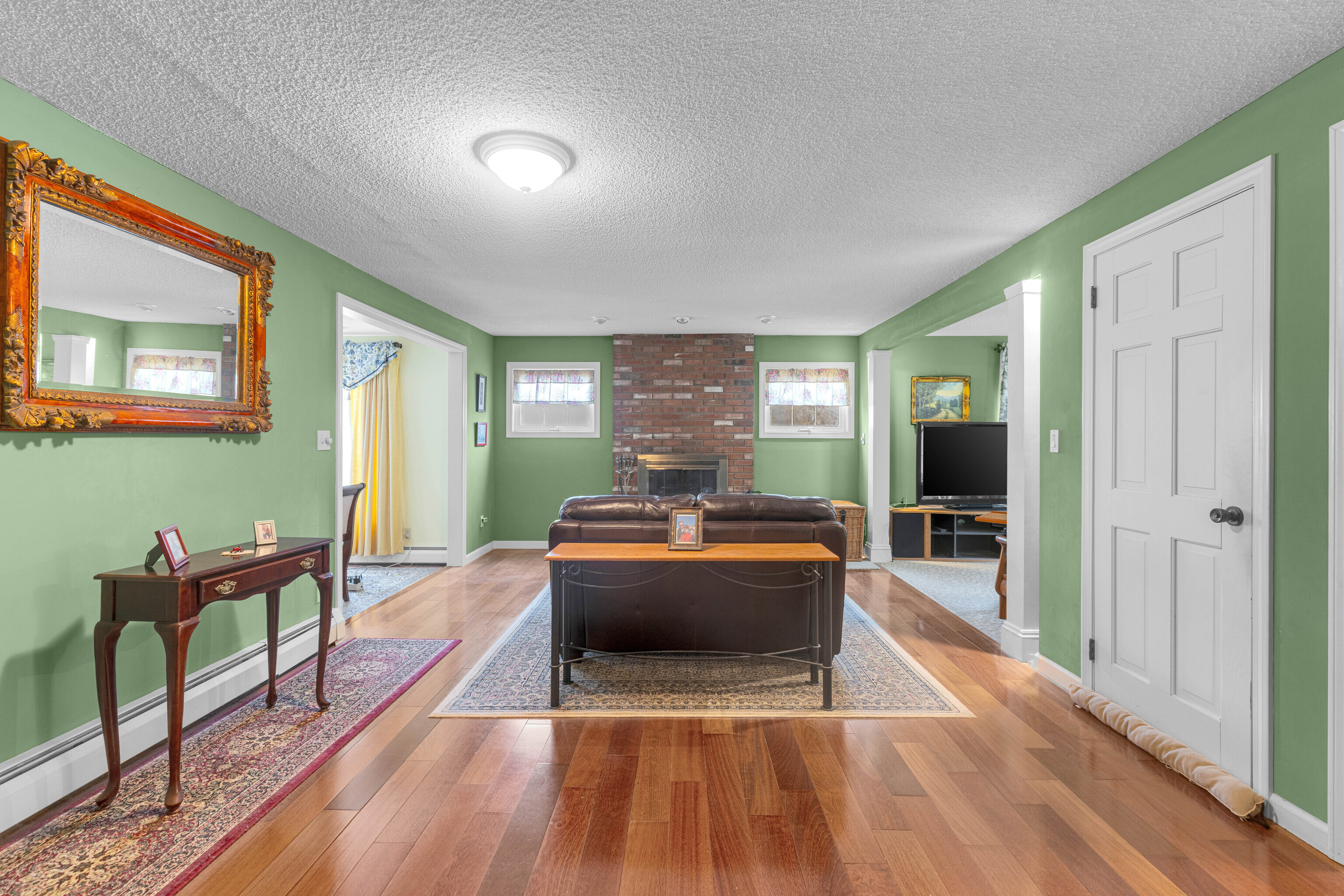 Cromwell, Connecticut, 06416, United States, 4 Bedrooms Bedrooms, ,3 BathroomsBathrooms,Residential,For Sale,1991491