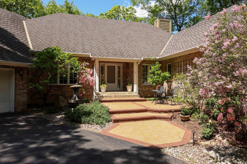 Mendota Heights, Minnesota, 55118, United States, 4 Bedrooms Bedrooms, ,3 BathroomsBathrooms,Residential,For Sale,1836960
