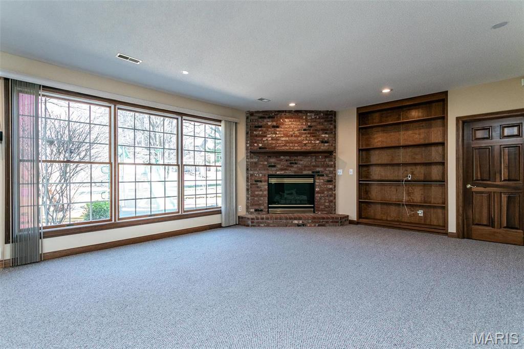 Glen Carbon, Illinois, 62034, United States, 3 Bedrooms Bedrooms, ,4 BathroomsBathrooms,Residential,For Sale,1840876