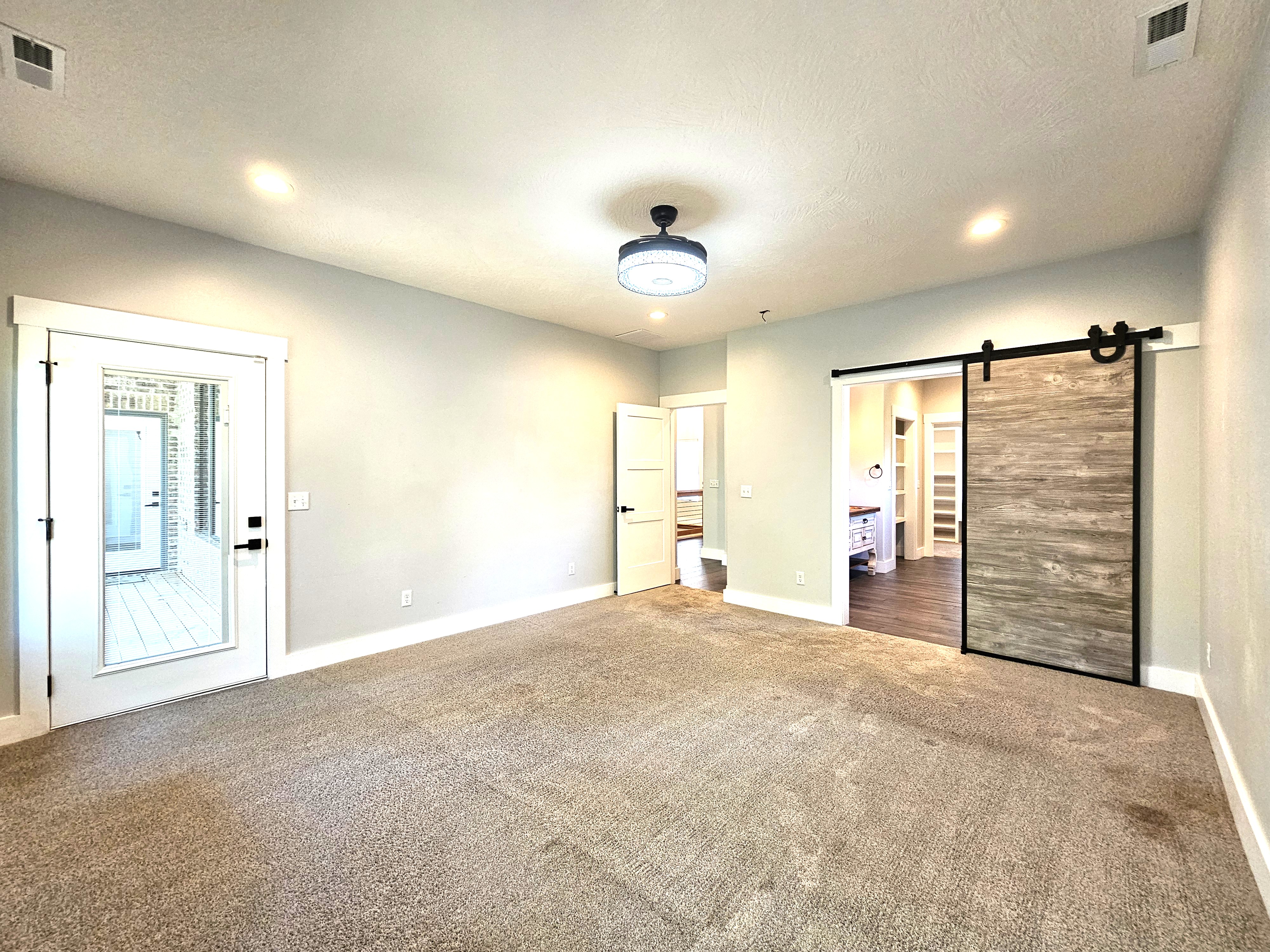 SPRINGFIELD, Missouri, 65804, United States, 4 Bedrooms Bedrooms, ,4 BathroomsBathrooms,Residential,For Sale,1996433