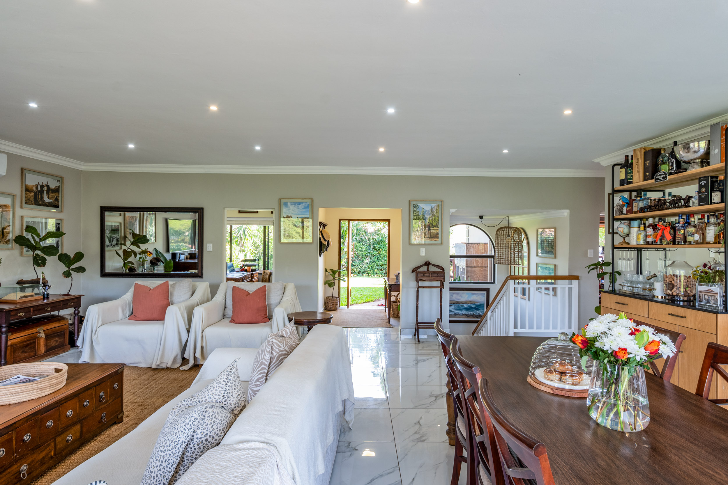  Forest Retreat with Solar Power and Exceptional Outdoor Living in Seaward Estate - 物件實景