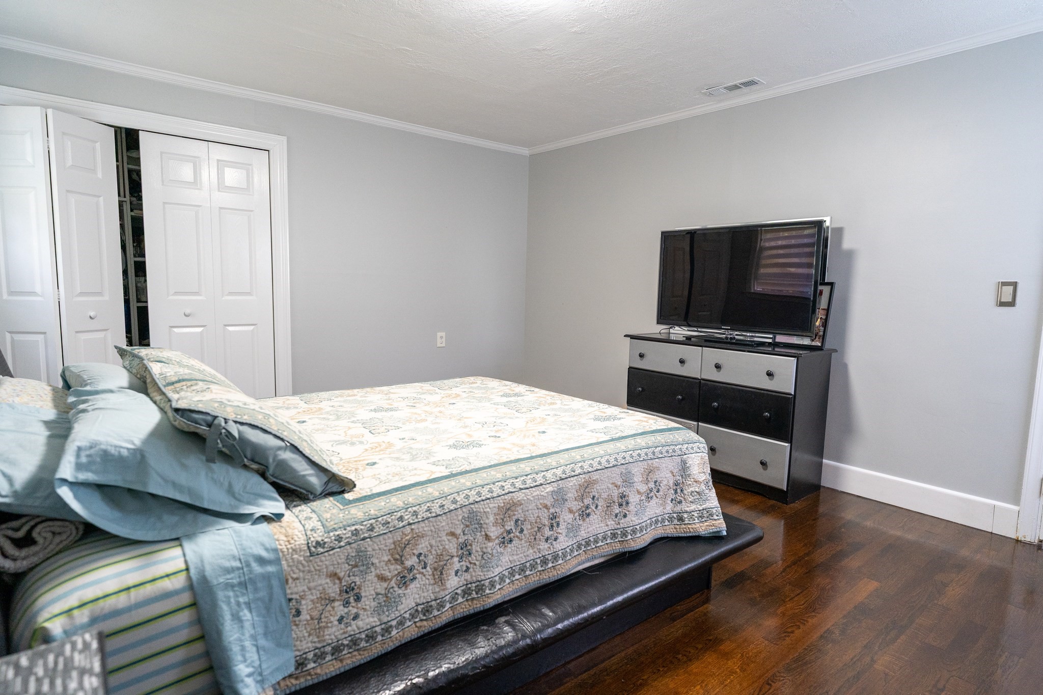 Randolph, Massachusetts, 02368, United States, 4 Bedrooms Bedrooms, ,2 BathroomsBathrooms,Residential,For Sale,2009735