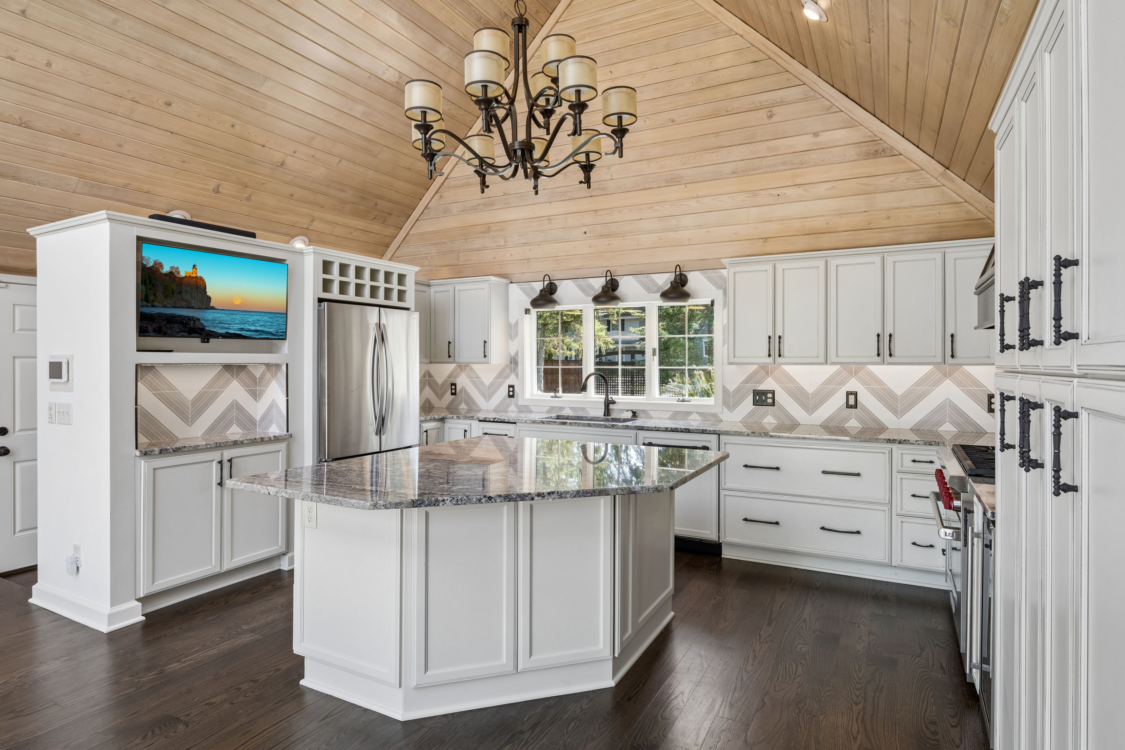  Elegant French-Inspired Hilldale Estate - 物件實景