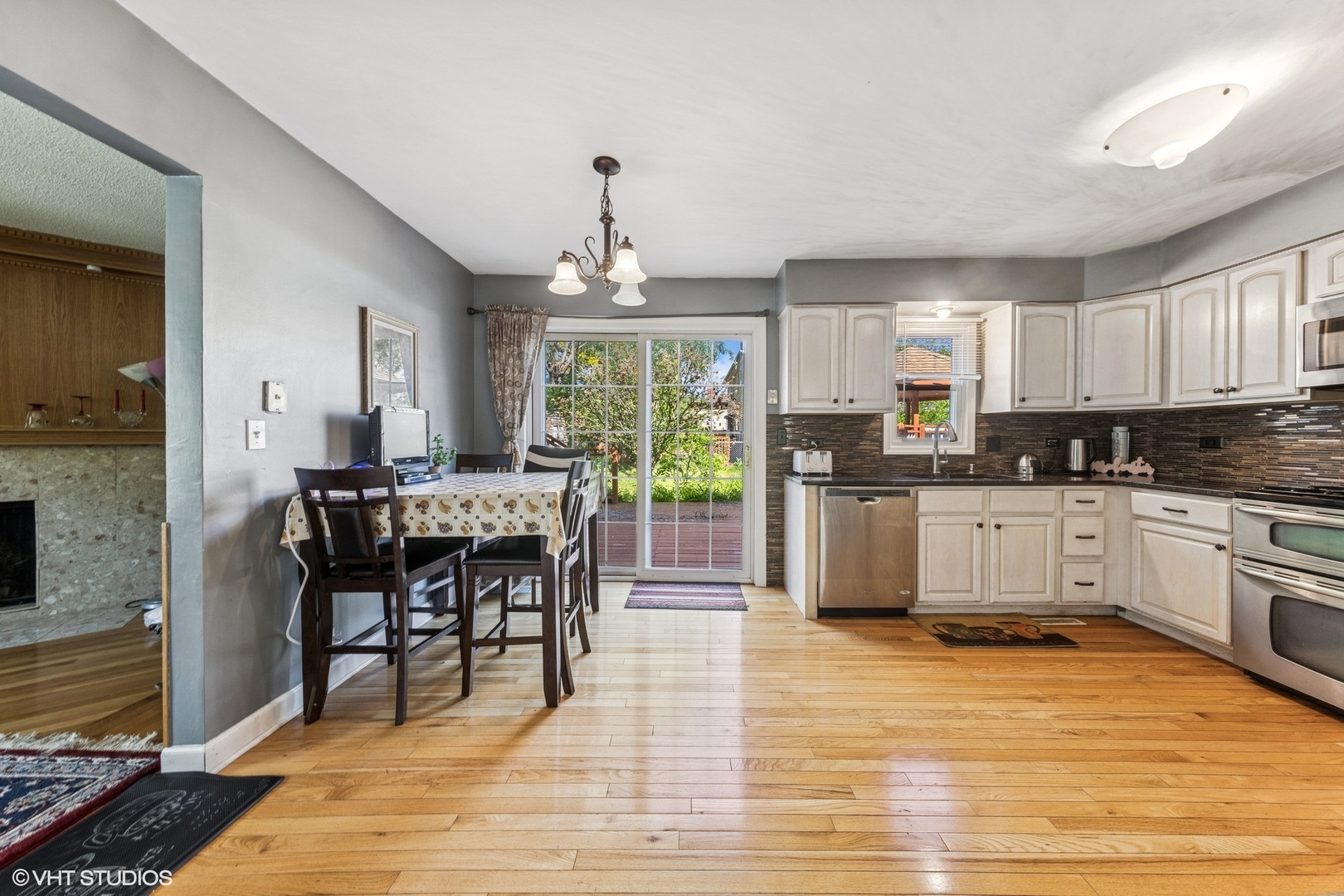 Glen Ellyn, Illinois, 60137, United States, 4 Bedrooms Bedrooms, ,3 BathroomsBathrooms,Residential,For Sale,1827602