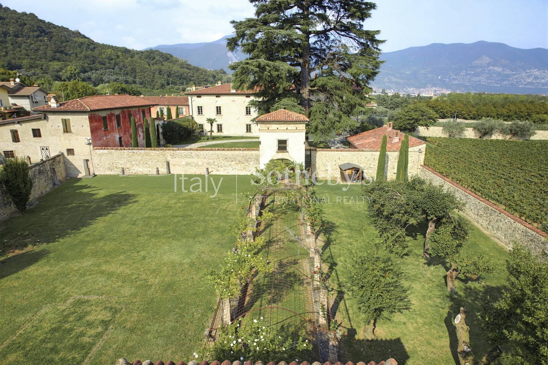  Magnificent Noble Palazzo with Vineyard in Franciacorta - 物件實景
