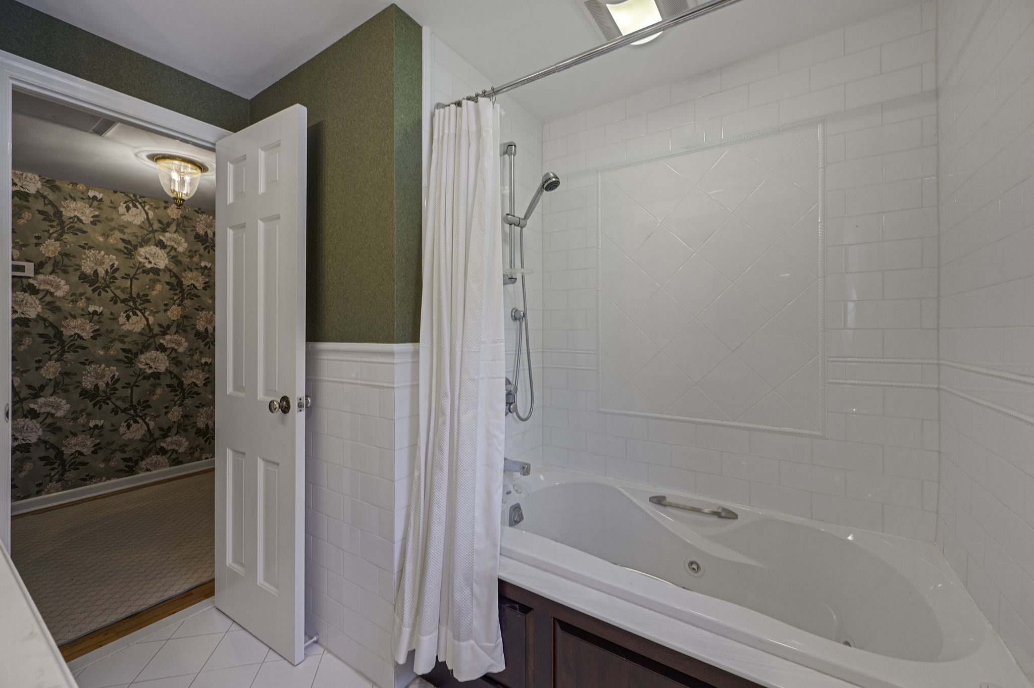 Mount Sinai, New York, 11766, United States, 4 Bedrooms Bedrooms, ,3 BathroomsBathrooms,Residential,For Sale,1924395