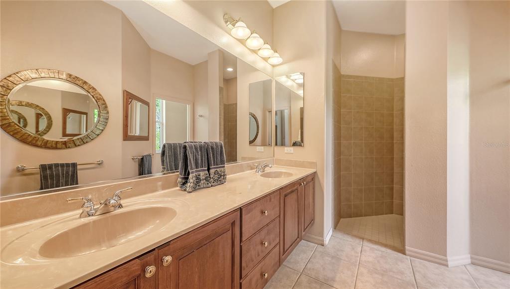 Sarasota, Florida, 34243, United States, 3 Bedrooms Bedrooms, ,3 BathroomsBathrooms,Residential,For Sale,1820877