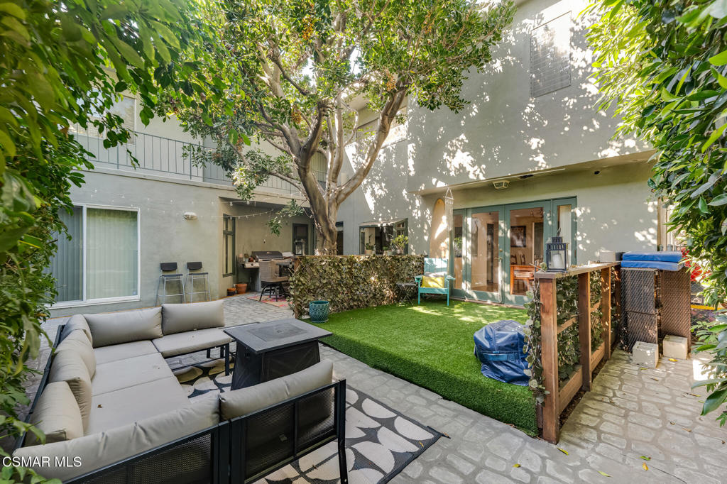 Los Angeles, California, 90066, United States, ,Residential,For Sale,1898424