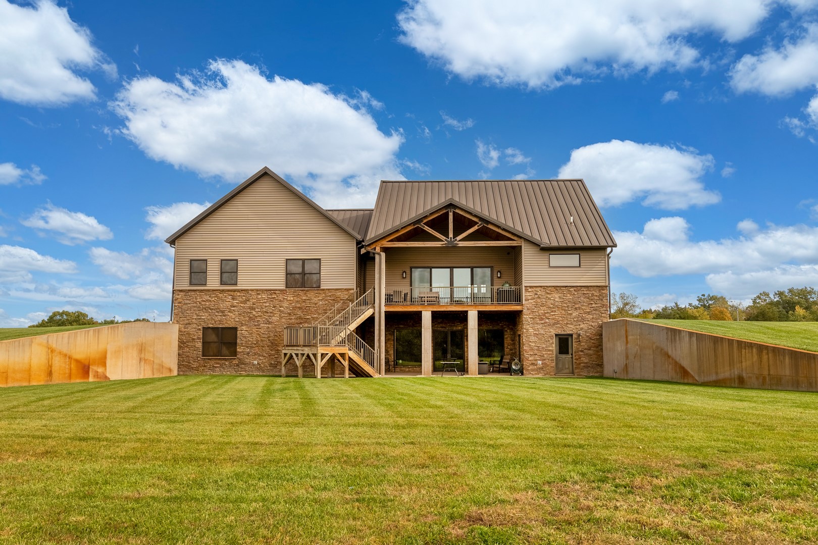 Carbondale, Illinois, 62902, United States, 3 Bedrooms Bedrooms, ,8 BathroomsBathrooms,Residential,For Sale,1986074