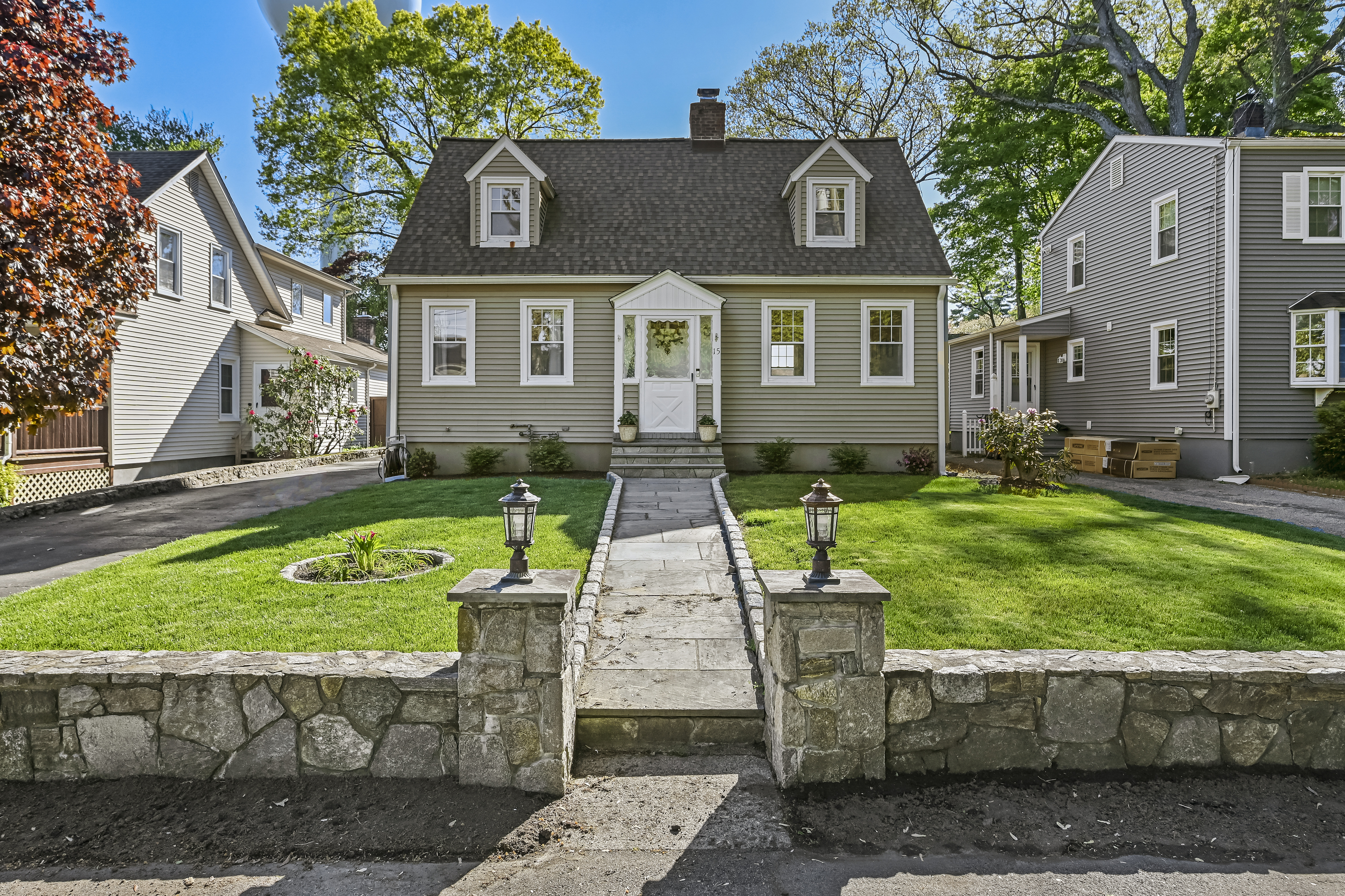  Cape Cod Style Home in Desirable Brookside Neighborhood - 物件實景