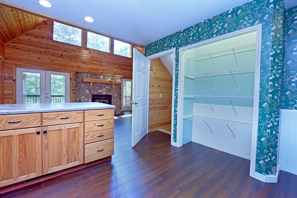 Mineral Bluff, Georgia, 30559, United States, 3 Bedrooms Bedrooms, ,3 BathroomsBathrooms,Residential,For Sale,1882955