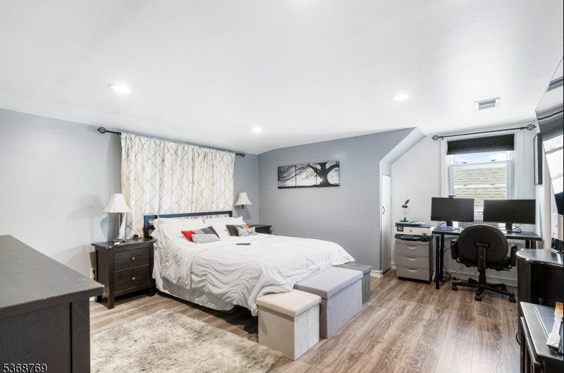Union, New Jersey, 07083, United States, 3 Bedrooms Bedrooms, ,3 BathroomsBathrooms,Residential,For Sale,1885443
