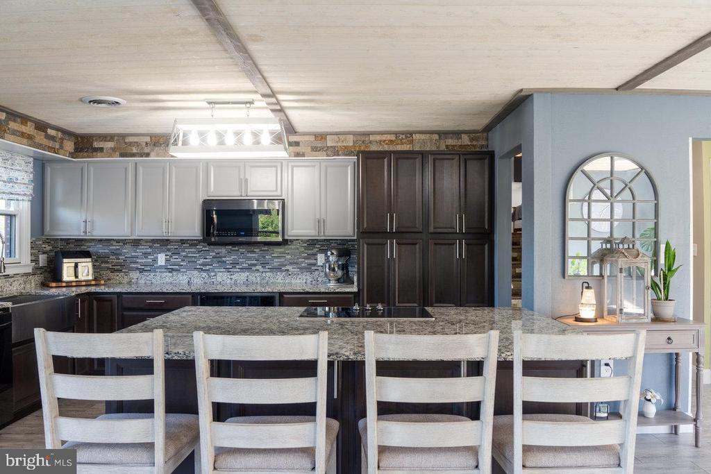 Gore, Virginia, 22637, United States, 4 Bedrooms Bedrooms, ,3 BathroomsBathrooms,Residential,For Sale,1949444