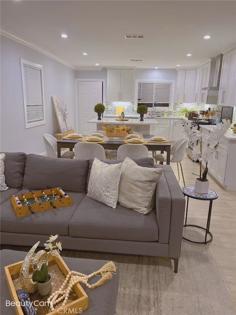 Los Angeles, California, 90016, United States, 5 Bedrooms Bedrooms, ,4 BathroomsBathrooms,Residential,For Sale,1791487