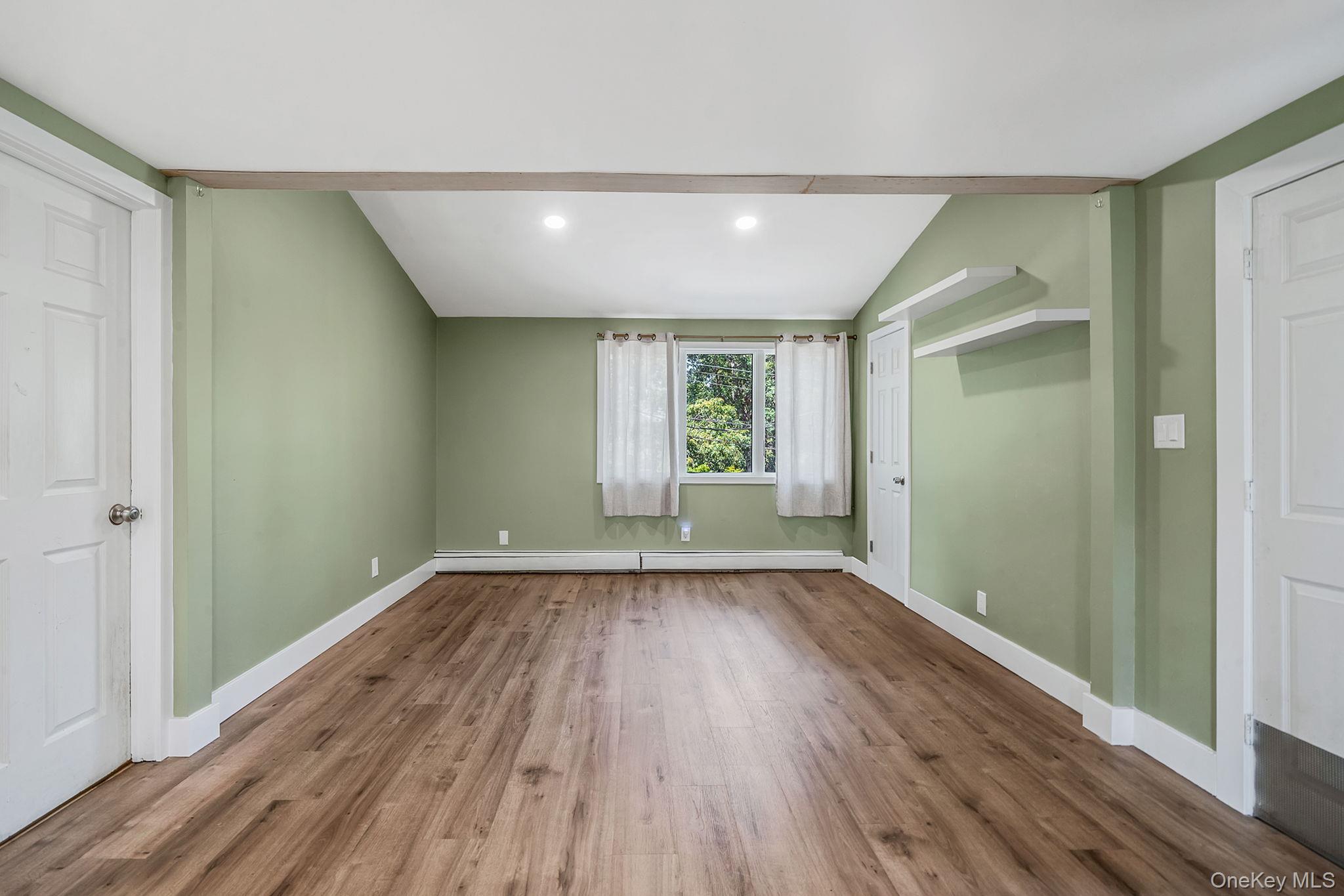 West Islip, New York, 11795, United States, 4 Bedrooms Bedrooms, ,4 BathroomsBathrooms,Residential,For Sale,1925742