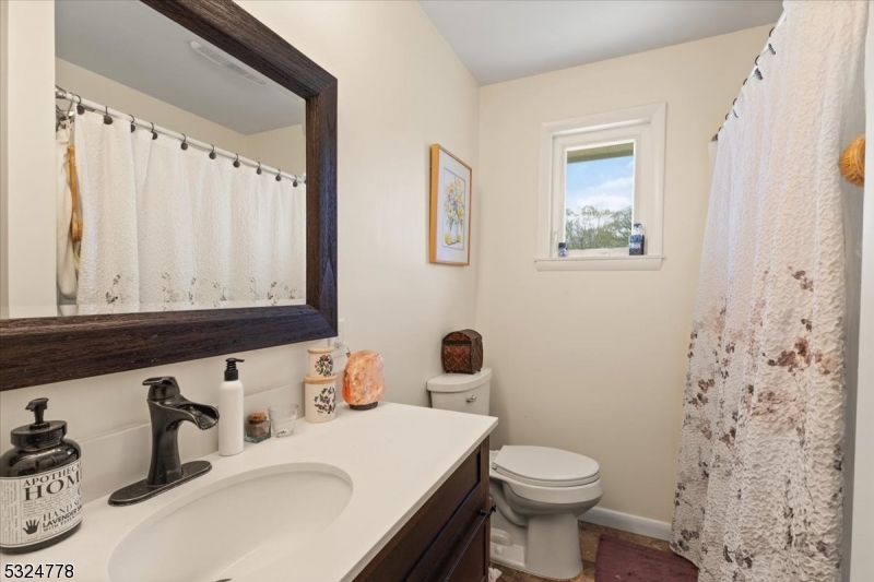 Lebanon Twp., New Jersey, 08827, United States, 4 Bedrooms Bedrooms, ,3 BathroomsBathrooms,Residential,For Sale,1847563