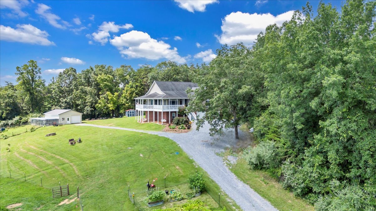 Buchanan, Virginia, 24066, United States, 5 Bedrooms Bedrooms, ,4 BathroomsBathrooms,Residential,For Sale,1900741