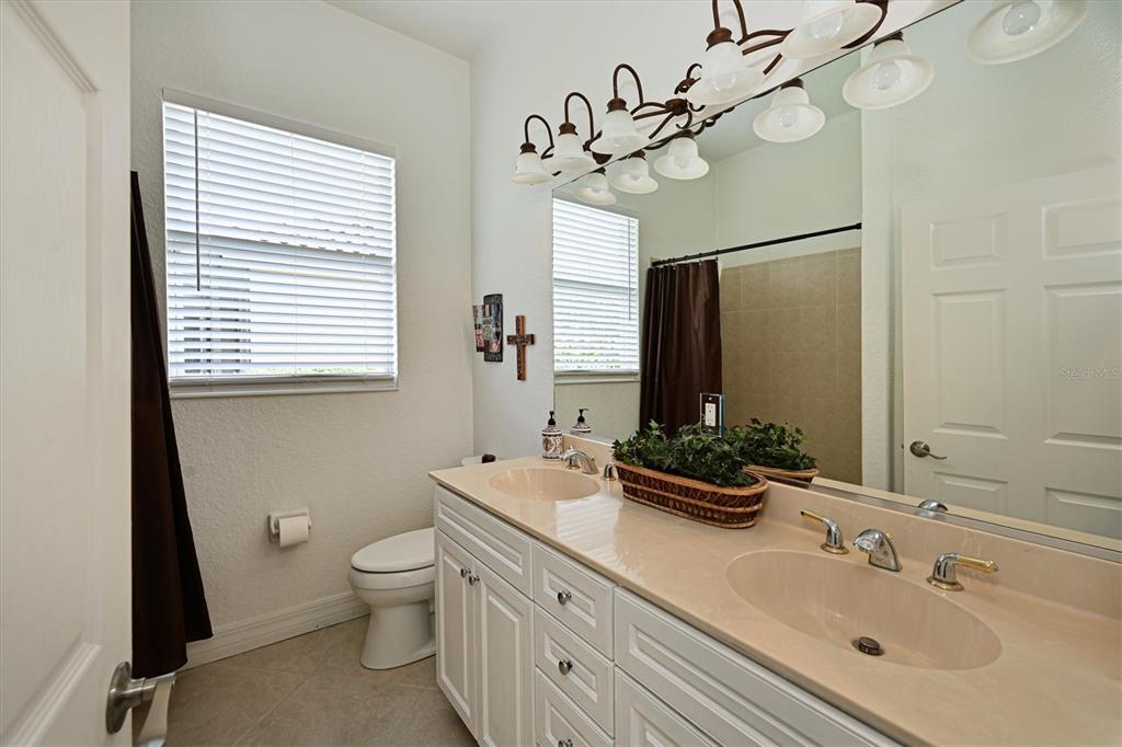 Bradenton, Florida, 34212, United States, 4 Bedrooms Bedrooms, ,3 BathroomsBathrooms,Residential,For Sale,1848553
