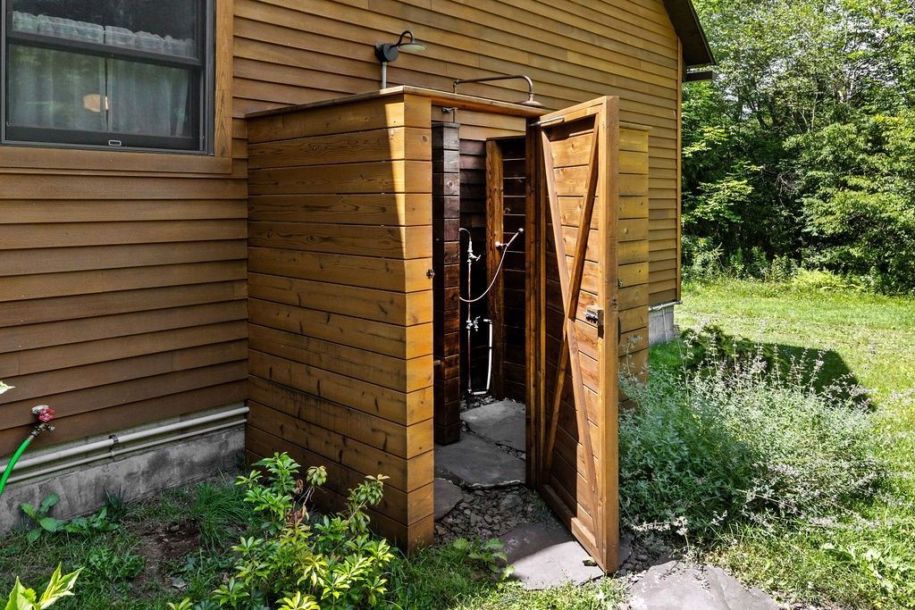 New Kingston, New York, 12459, United States, 3 Bedrooms Bedrooms, ,2 BathroomsBathrooms,Residential,For Sale,1907785