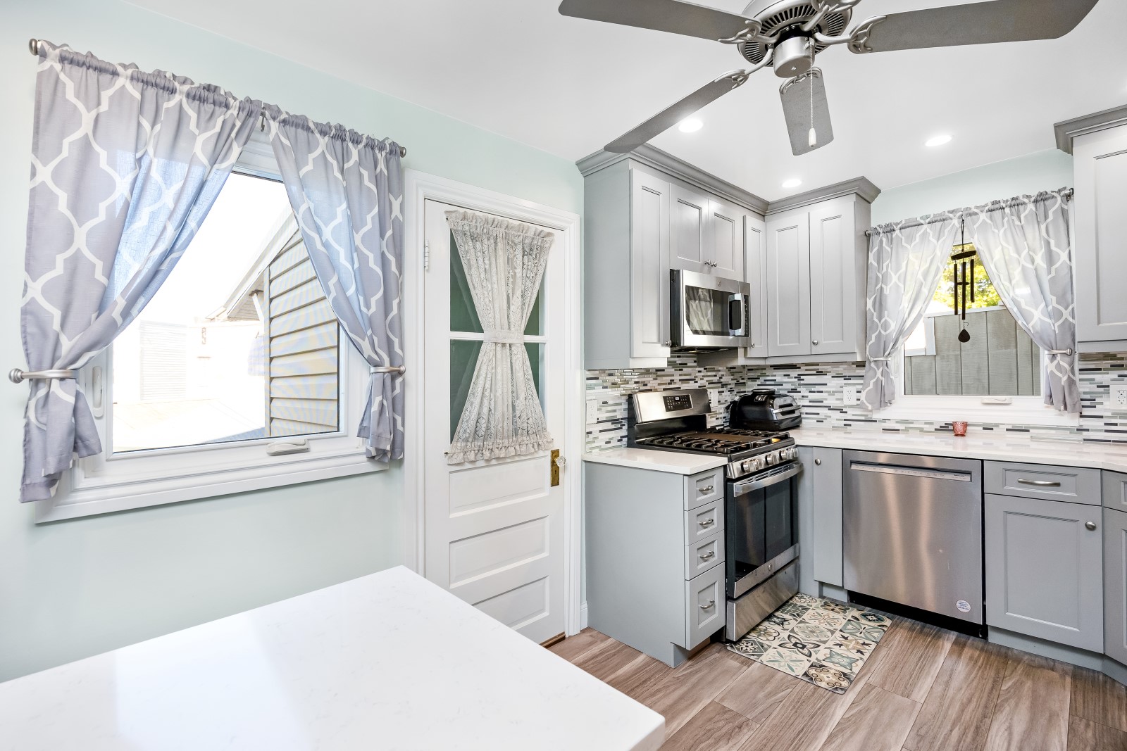 Glendale, New York, 11385, United States, 3 Bedrooms Bedrooms, ,2 BathroomsBathrooms,Residential,For Sale,1932107