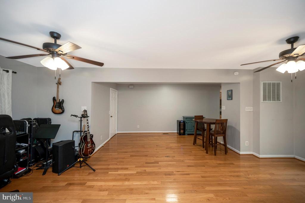 Fredericksburg, Virginia, 22406, United States, 3 Bedrooms Bedrooms, ,2 BathroomsBathrooms,Residential,For Sale,2049336
