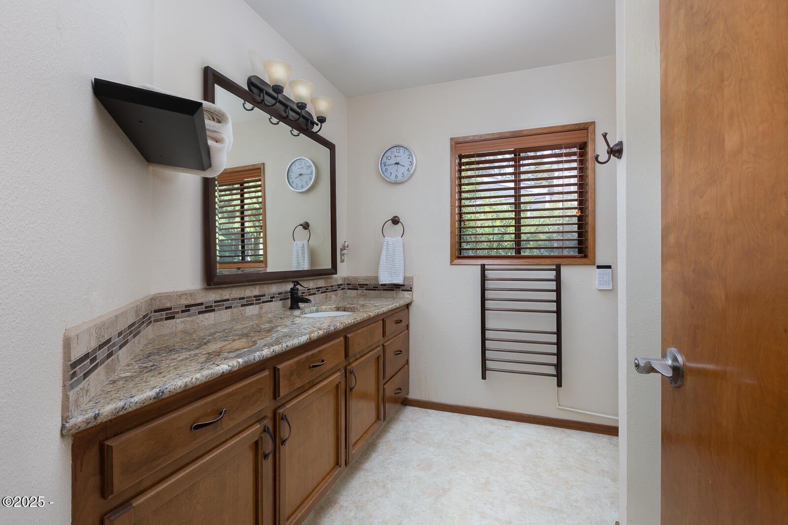 Lincoln City, Oregon, 97367, United States, 2 Bedrooms Bedrooms, ,Residential,For Sale,1950002