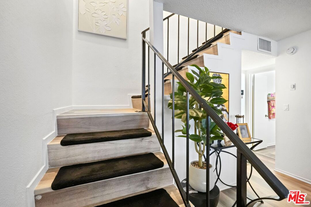 Reseda, California, 91335, United States, 2 Bedrooms Bedrooms, ,3 BathroomsBathrooms,Residential,For Sale,1995543