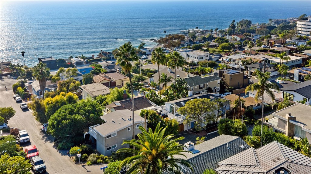 Laguna Beach, California, 92651, United States, 3 Bedrooms Bedrooms, ,2 BathroomsBathrooms,Residential,For Sale,1985330