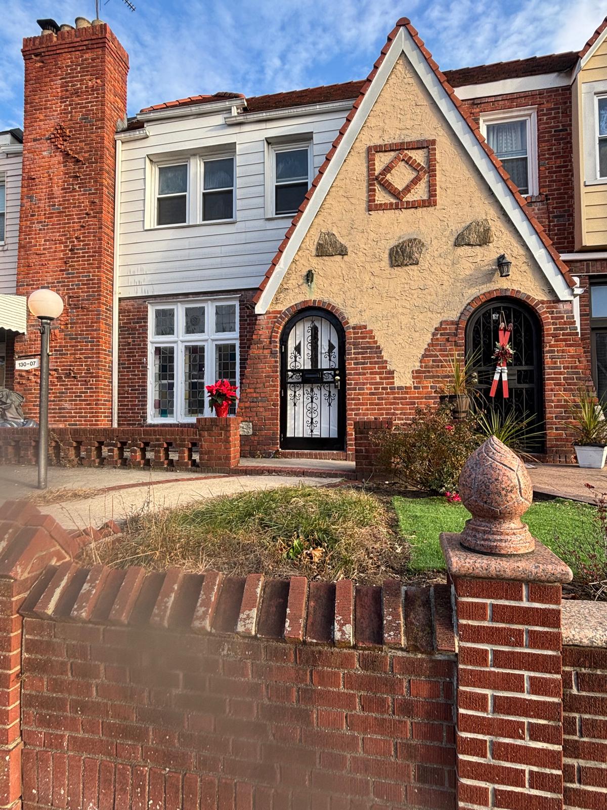 Laurelton, New York, 11413, United States, 8 Bedrooms Bedrooms, ,2 BathroomsBathrooms,Residential,For Sale,2006131