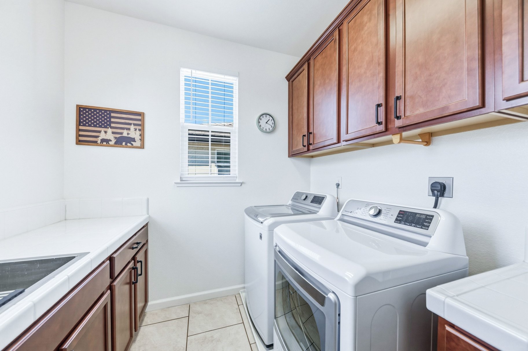  Turn-Key Home Close to Parks, Shopping & Trails - 物件實景