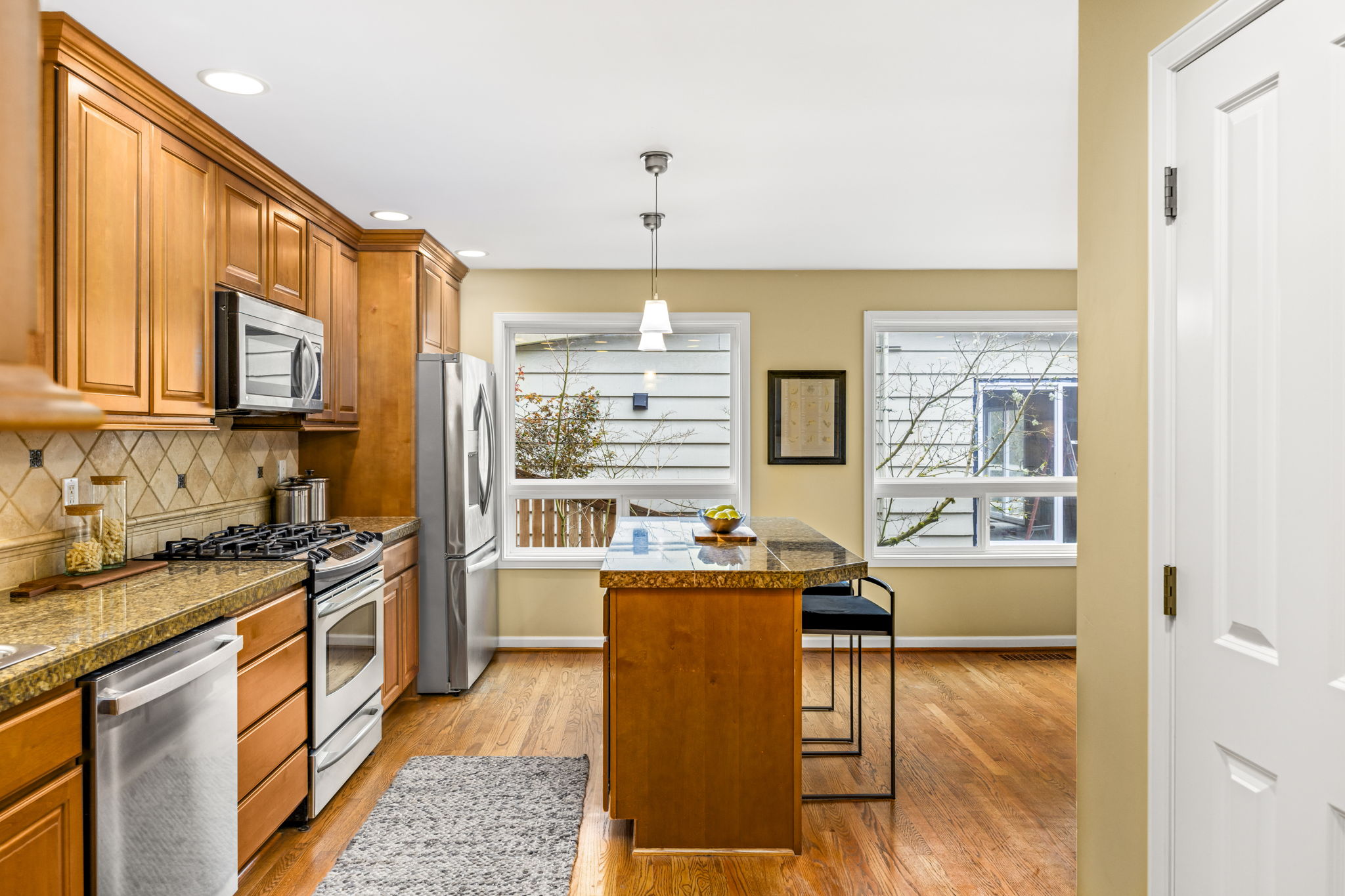  231 105th Ave SE, Bellevue, WA 98004 - 物件實景