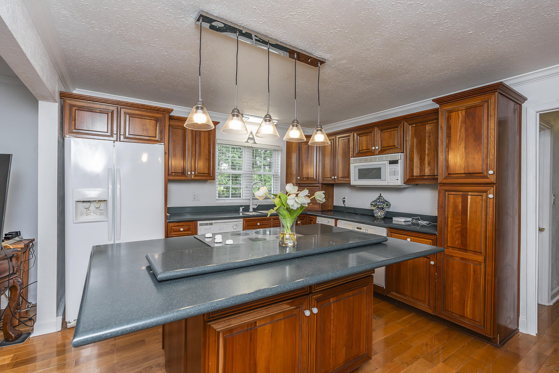 Jeffersonville, Kentucky, 40337, United States, 5 Bedrooms Bedrooms, ,4 BathroomsBathrooms,Residential,For Sale,1989610