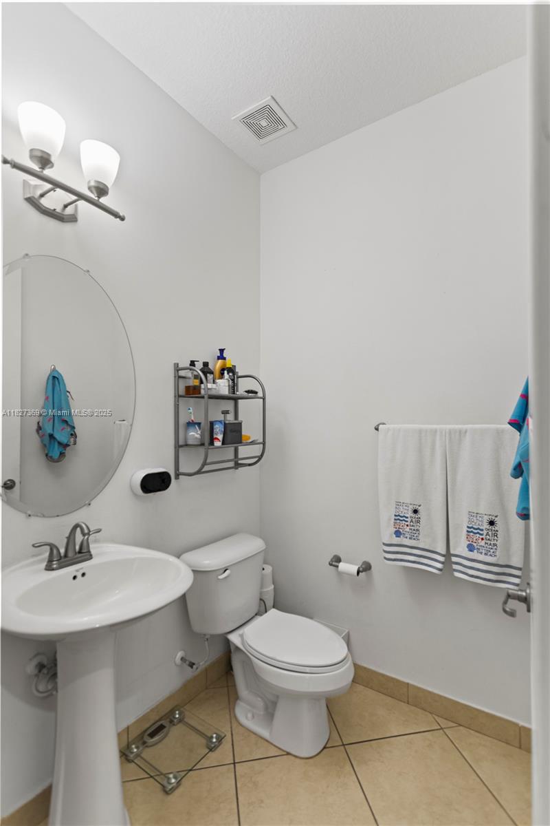Miami, Florida, 33179, United States, 3 Bedrooms Bedrooms, ,3 BathroomsBathrooms,Residential,For Sale,1868662