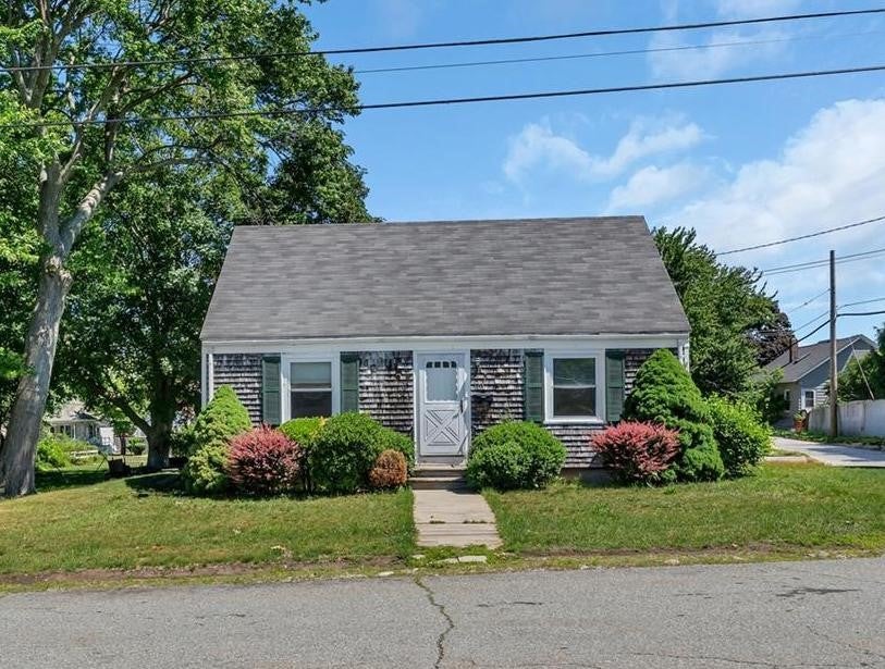 Hazard Ave, East Providence, RI 02914
