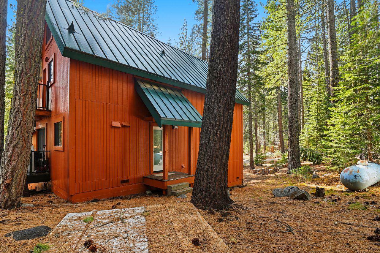 Soda Springs, California, 95728, United States, 3 Bedrooms Bedrooms, ,2 BathroomsBathrooms,Residential,For Sale,1998980