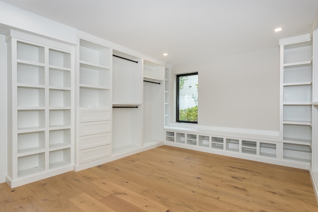 Needham, Massachusetts, 02494, United States, 5 Bedrooms Bedrooms, ,6 BathroomsBathrooms,Residential,For Sale,1991306