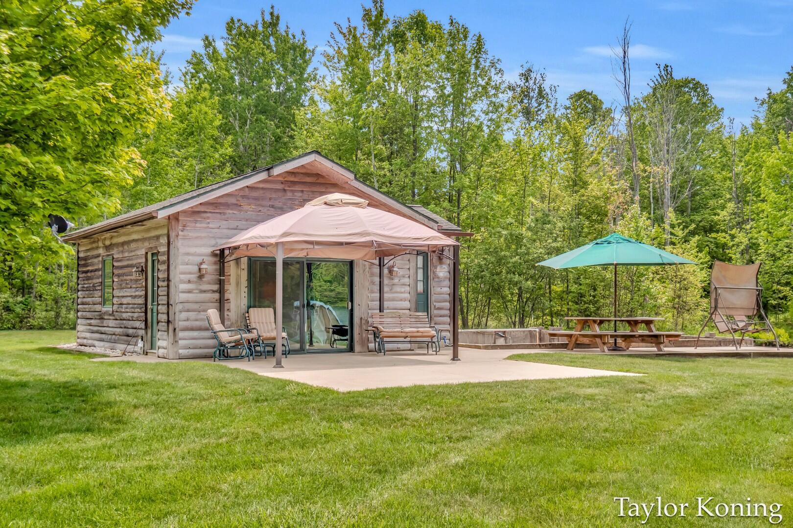 Hart, Michigan, 49420, United States, 2 Bedrooms Bedrooms, ,2 BathroomsBathrooms,Residential,For Sale,1949749